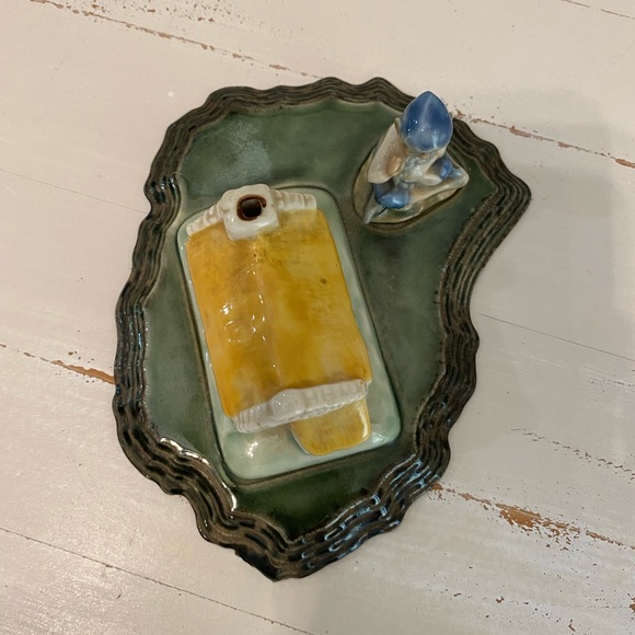 Shamrock Pottery By Wade Of Armagh Leprechaun Cottage Figurine Made in Ireland - Picture 7 of 10